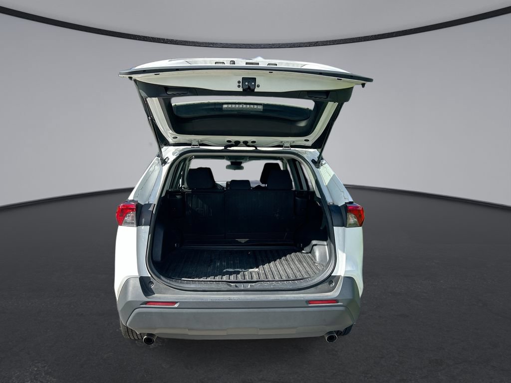 Used 2019 Toyota RAV4 LE FWD image 28