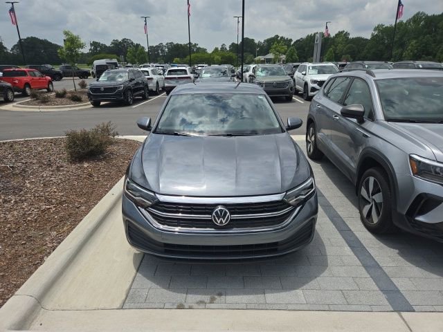Used 2024 Volkswagen Jetta SE