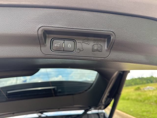 Used 2022 Ford Explorer XLT AWD/4WD image 13