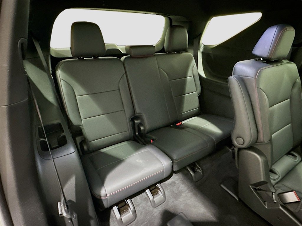 Used 2025 Chevrolet Traverse Z71 image 28