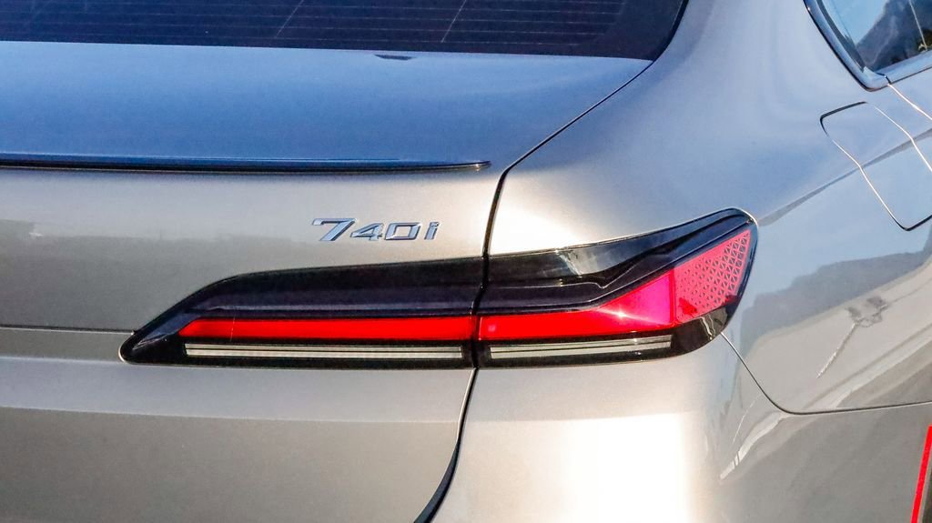 Used 2025 BMW 740i 740i w/ Premium Package image 6