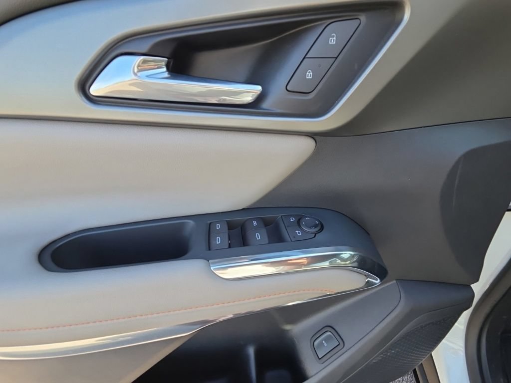 Used 2025 Chevrolet Traverse LT w/ Driver Confidence Package FWD image 19