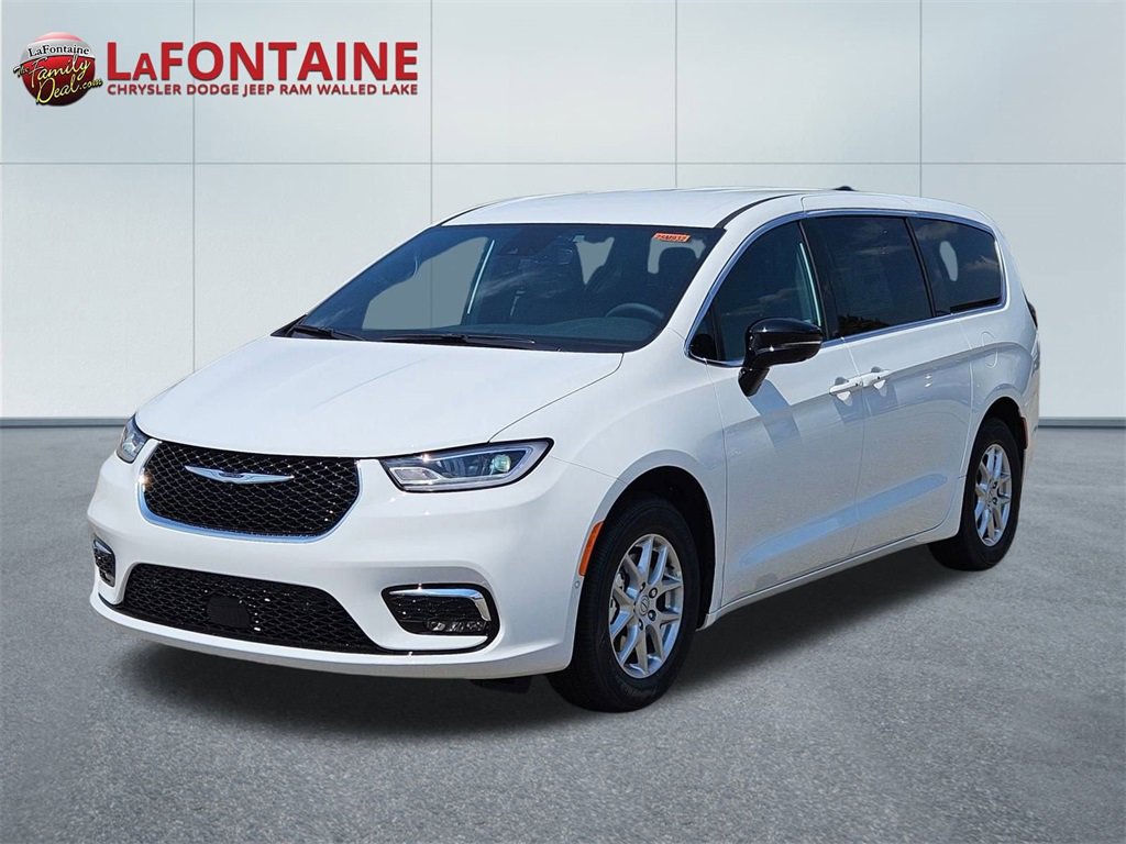 New 2025 Chrysler Pacifica Select