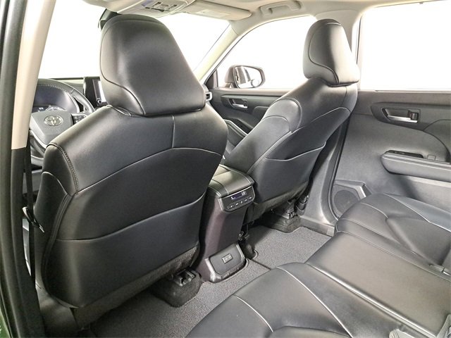 Used 2023 Toyota Highlander XLE image 11