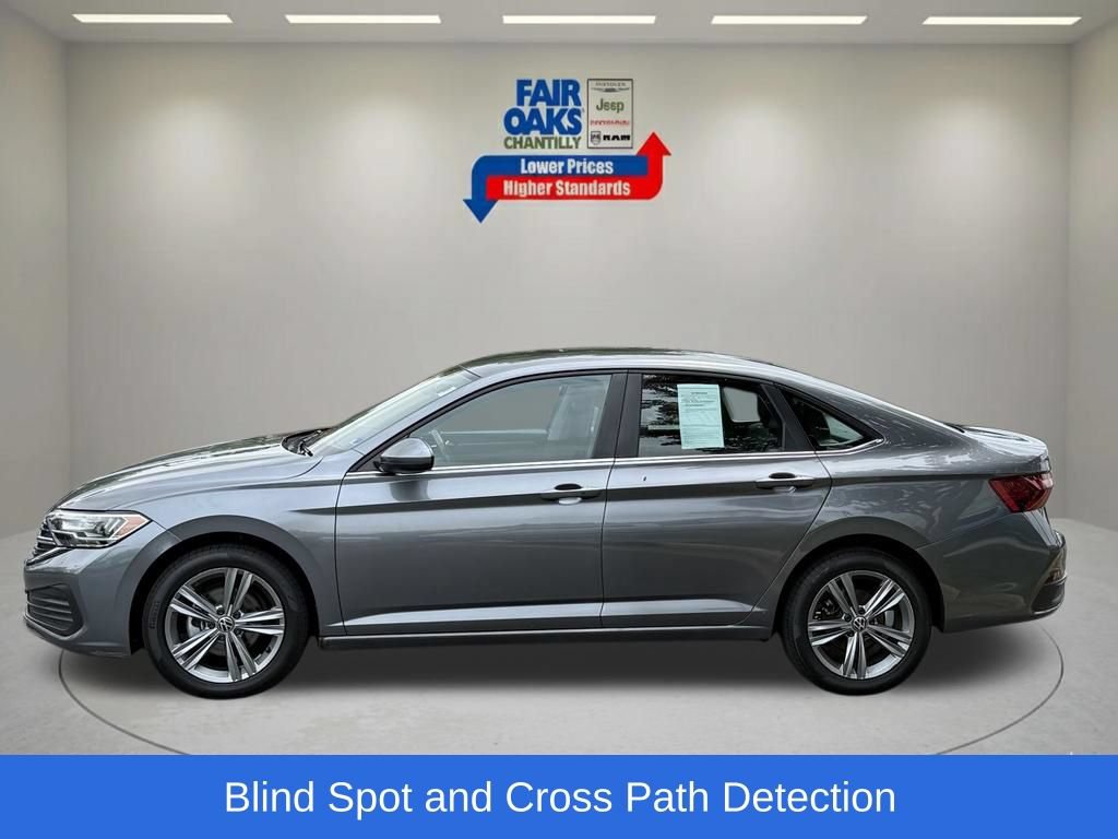 Used 2024 Volkswagen Jetta SE FWD image 9