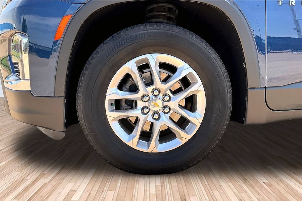 Used 2023 Chevrolet Traverse LS w/ Safety Package FWD image 8