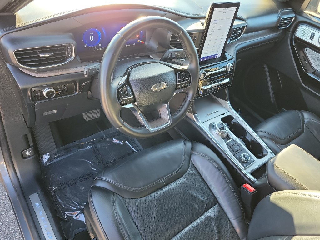 Used 2023 Ford Explorer Platinum w/ Technology Package AWD/4WD image 13