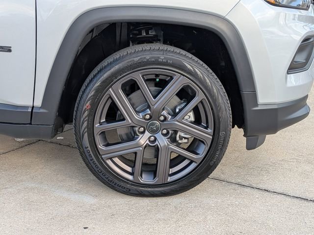 New 2026 Jeep Compass Latitude AWD/4WD image 11