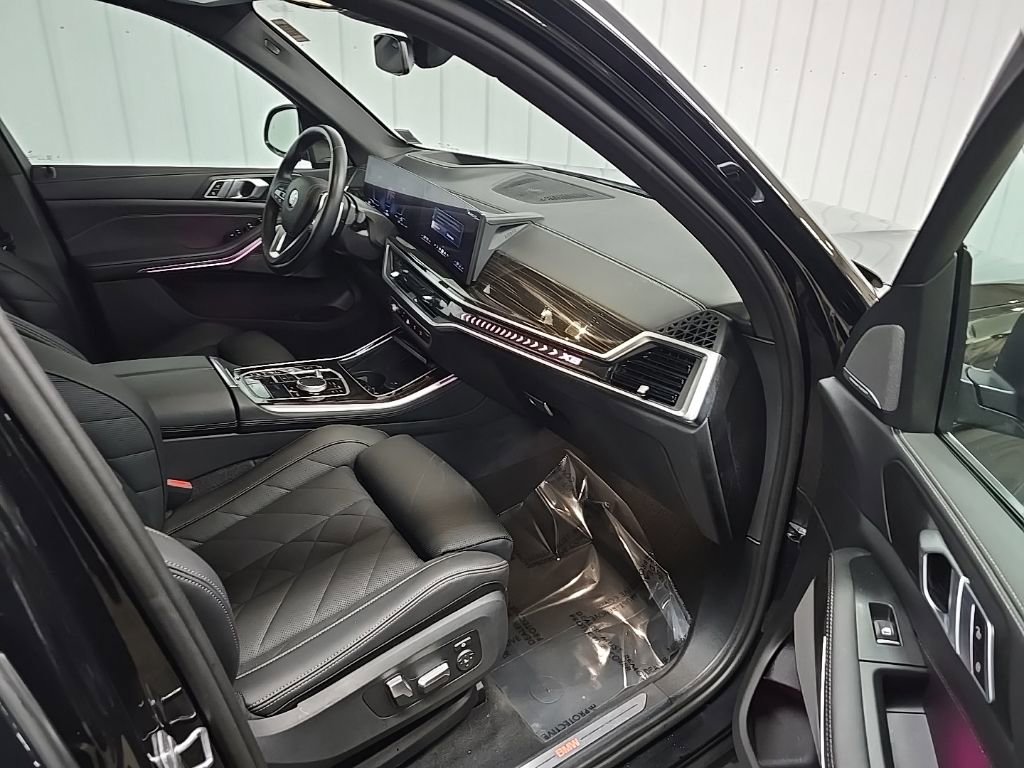 Used 2025 BMW X5 xDrive40i w/ Premium Package image 16
