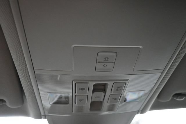 Used 2023 Volkswagen Tiguan SE w/ Panoramic Sunroof Package FWD image 20