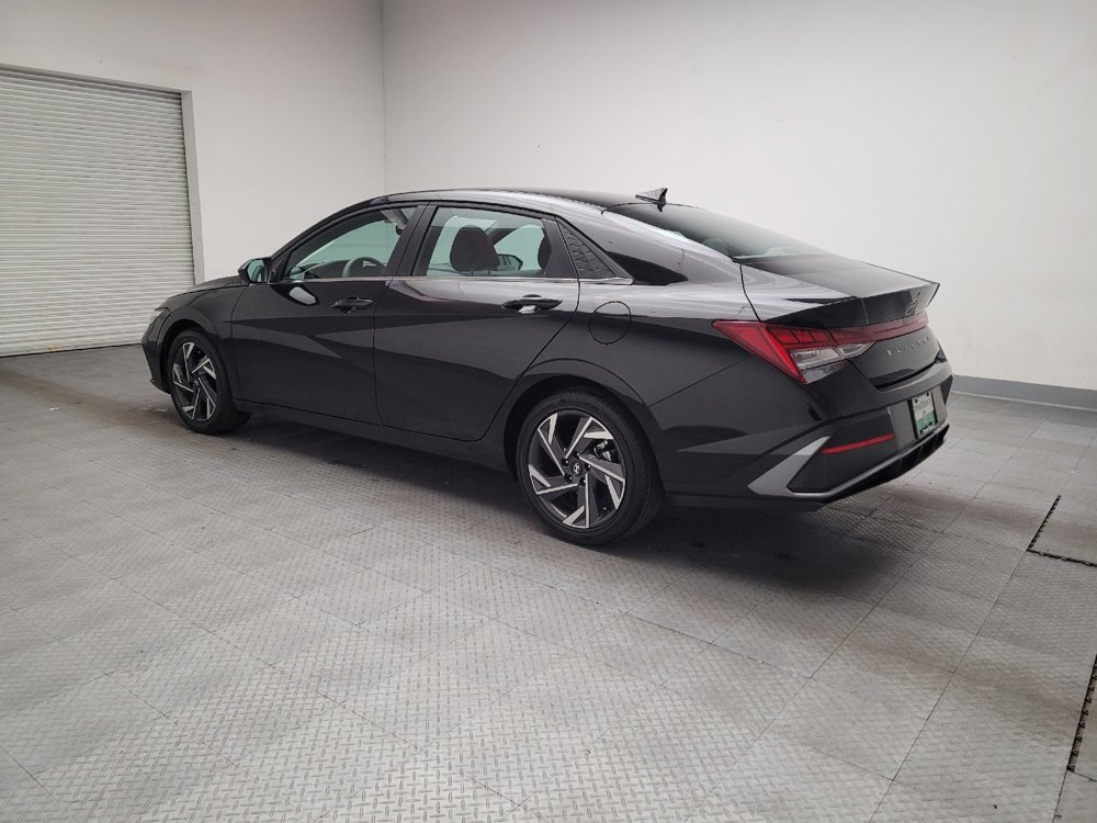 Used 2025 Hyundai Elantra SEL image 3