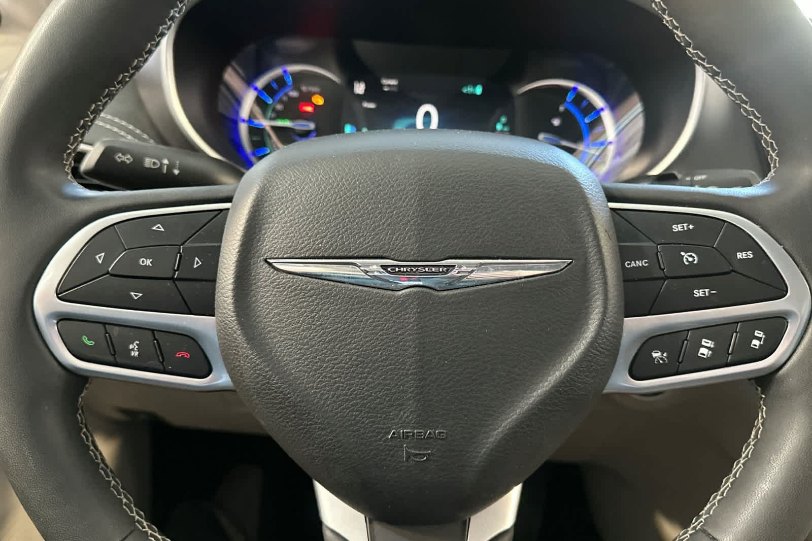 Used 2024 Chrysler Pacifica Limited FWD image 27