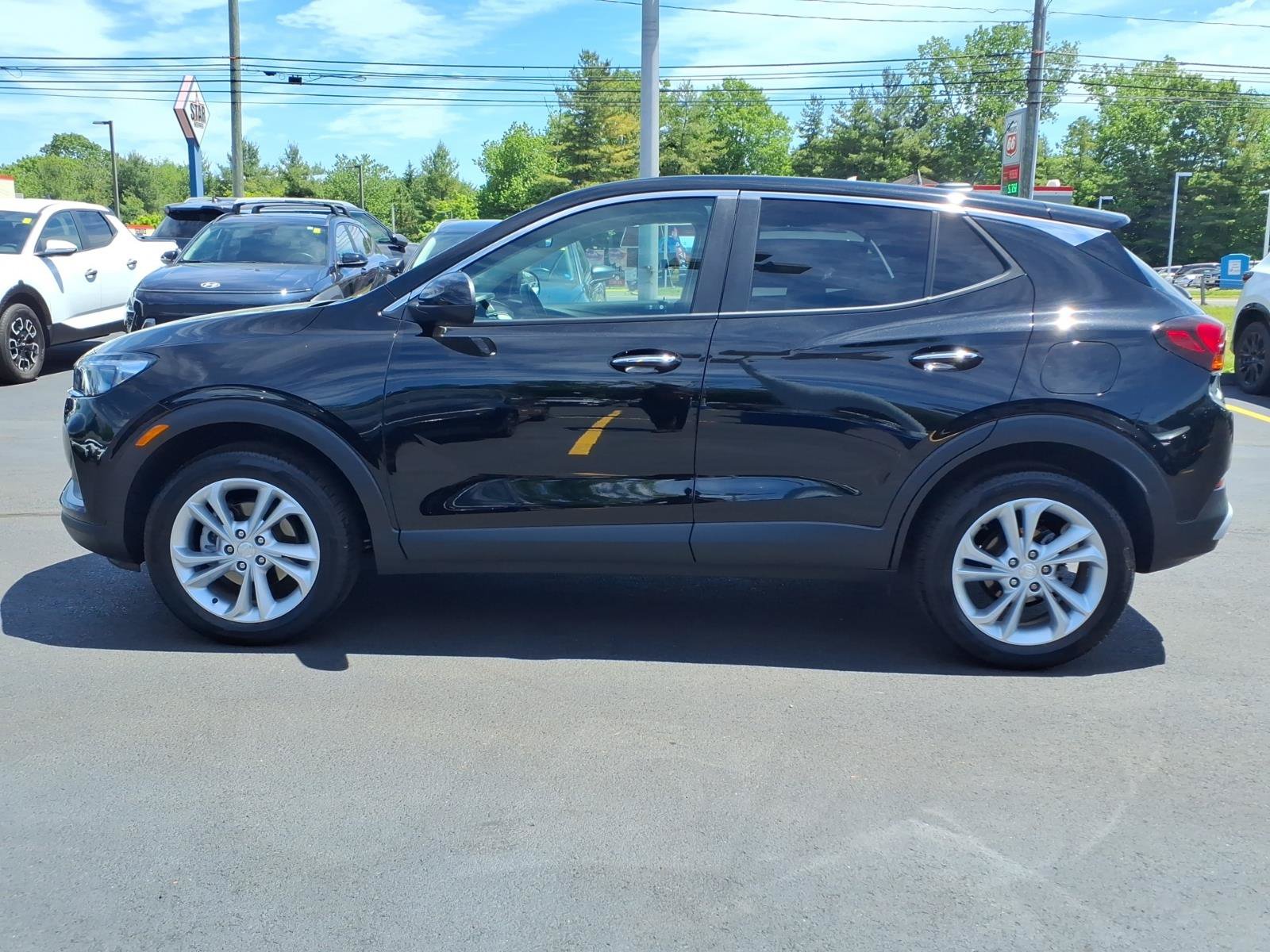 Used 2021 Buick Encore GX Preferred w/ Cold Weather Comfort Package AWD/4WD image 9