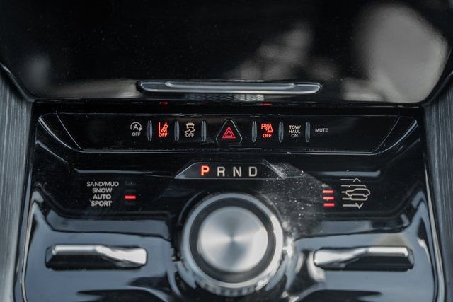 Used 2024 Jeep Wagoneer L Series III w/ Flexible Seating Group image 28