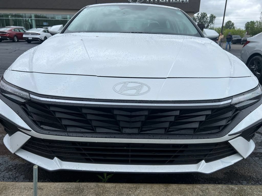 Used 2024 Hyundai Elantra Blue FWD image 8