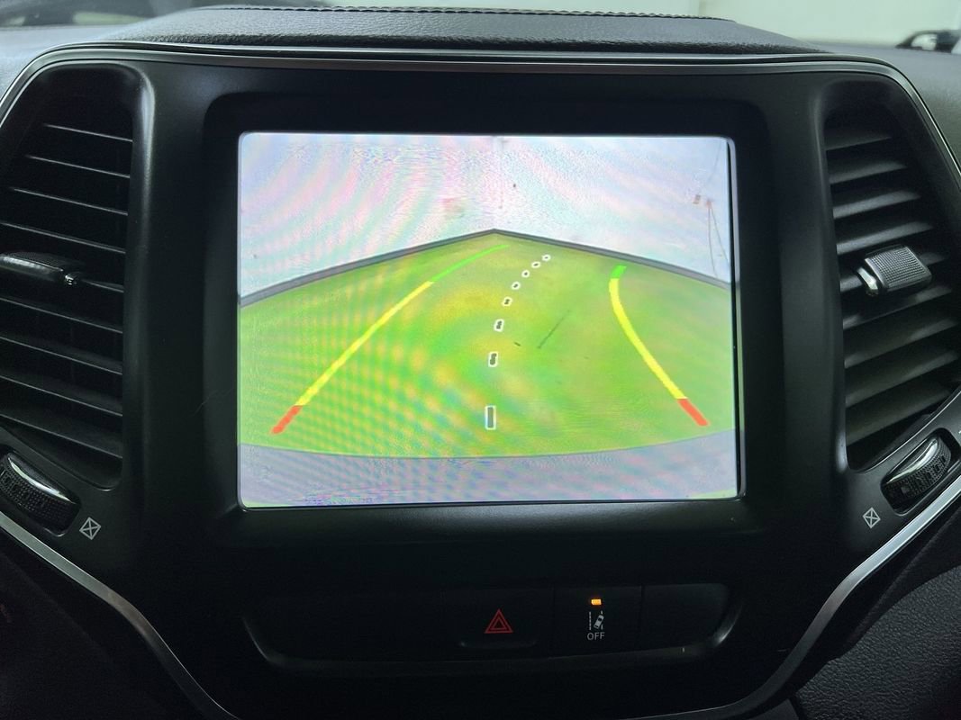 Used 2022 Jeep Cherokee Latitude Lux w/ Sun & Sound Group AWD/4WD image 16