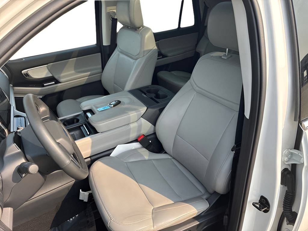 Used 2025 Ford Expedition Active AWD/4WD image 38