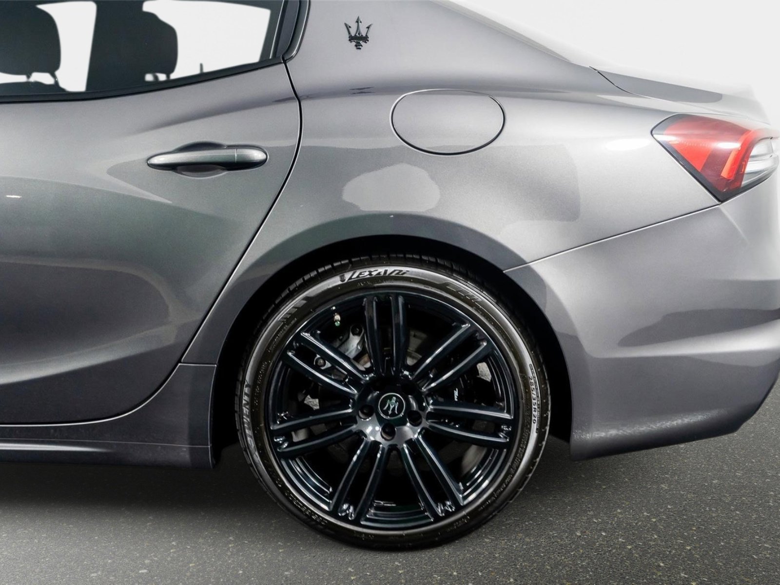 Used 2023 Maserati Ghibli Modena Q4 AWD/4WD image 14