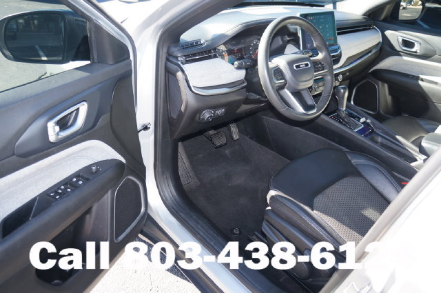 Used 2024 Jeep Compass Latitude AWD/4WD image 4