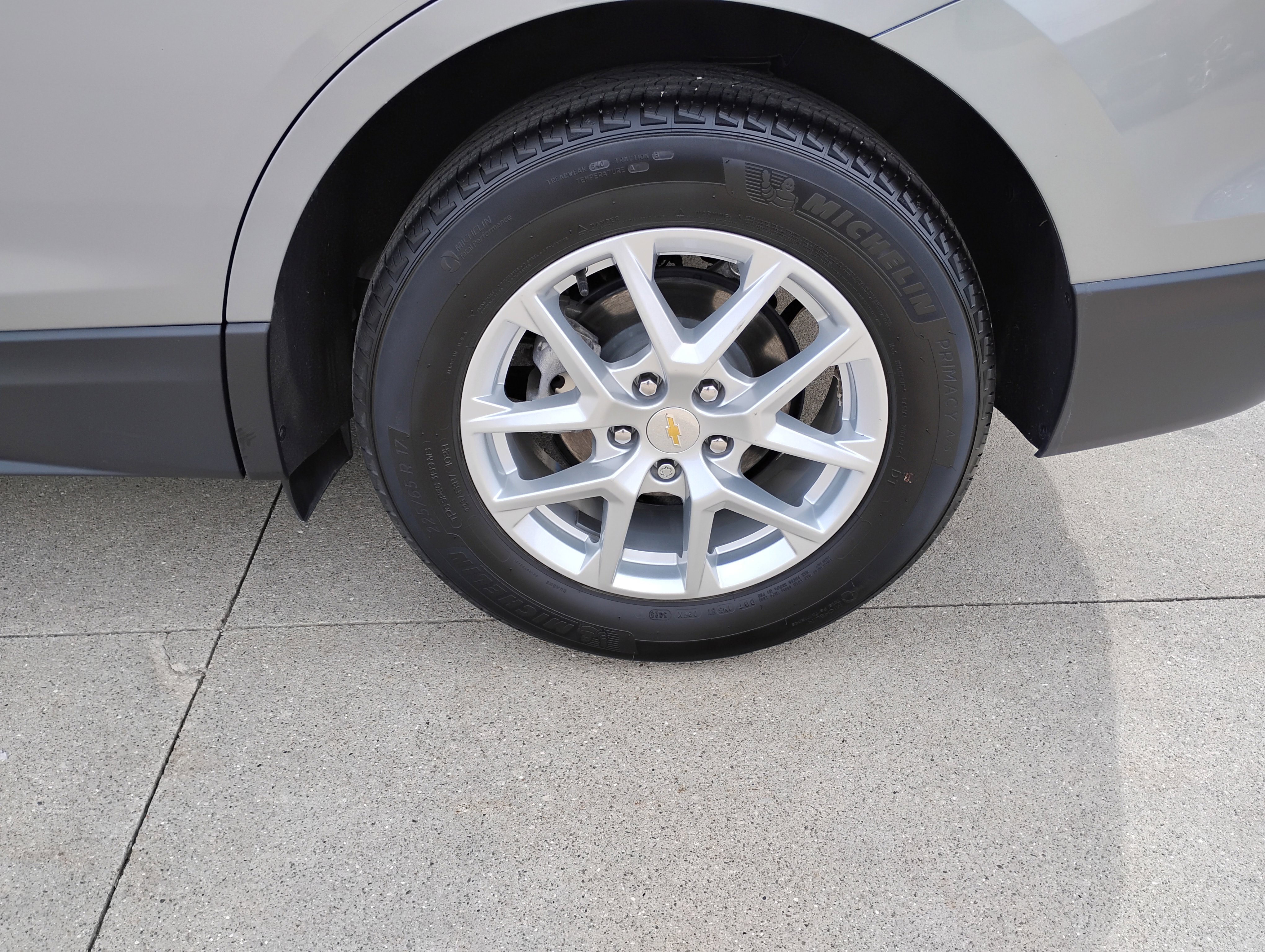 Used 2024 Chevrolet Equinox LT FWD image 24