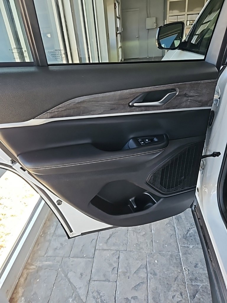 Used 2024 Jeep Grand Cherokee Limited image 21