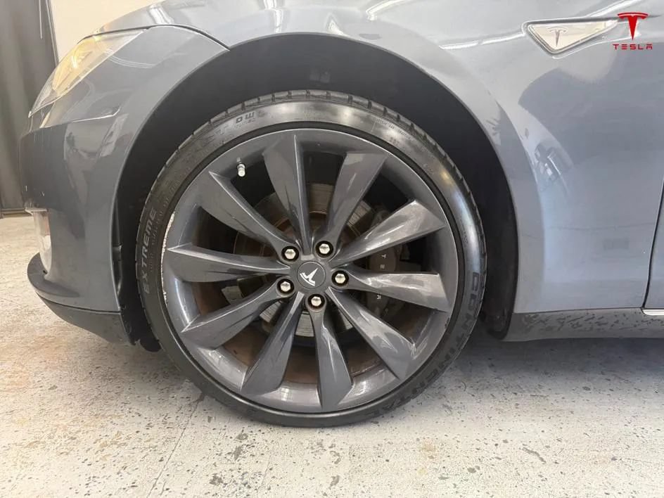 Used 2013 Tesla Model S Performance RWD image 28