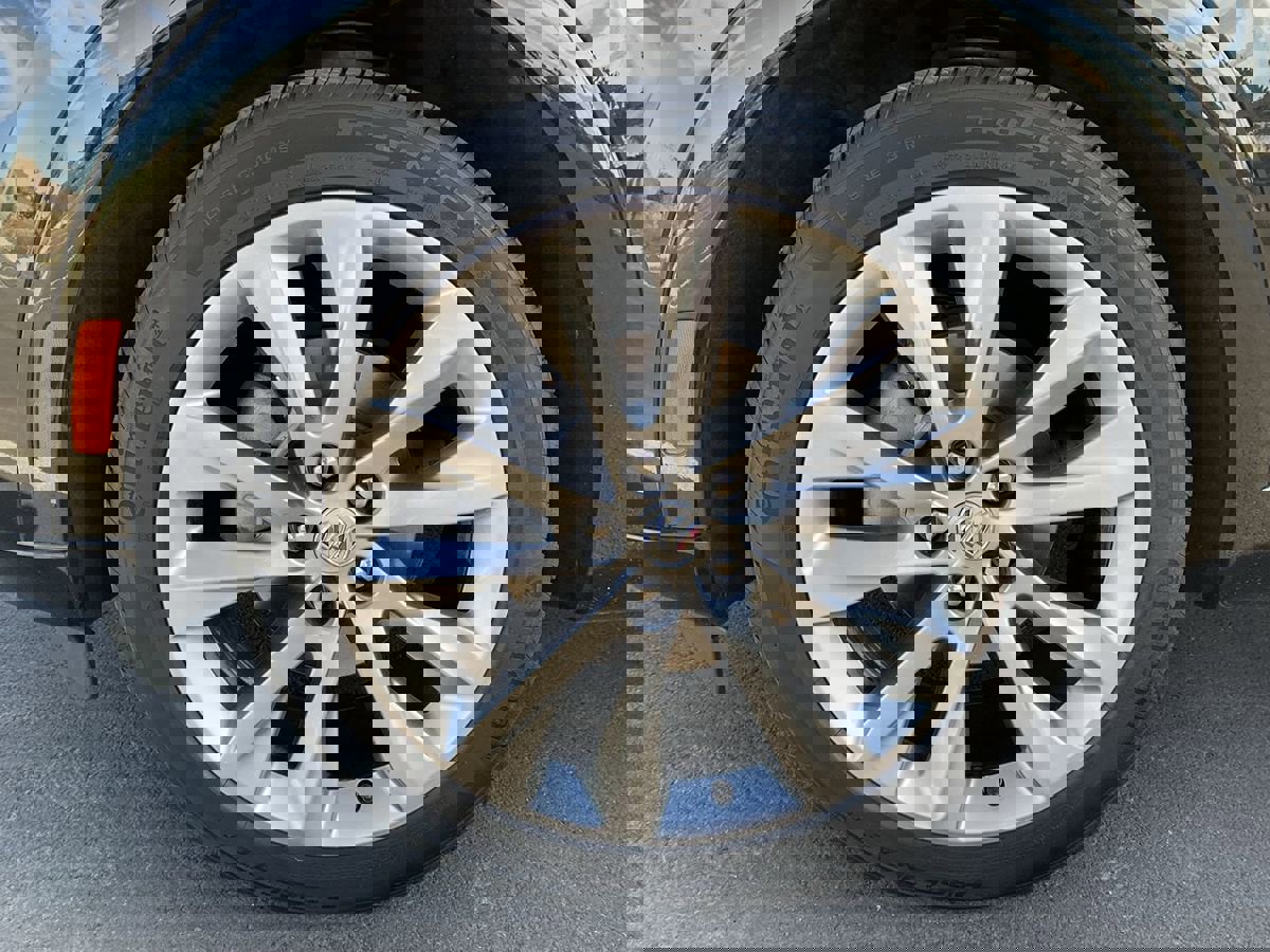 Used 2023 Buick Envision Avenir image 10