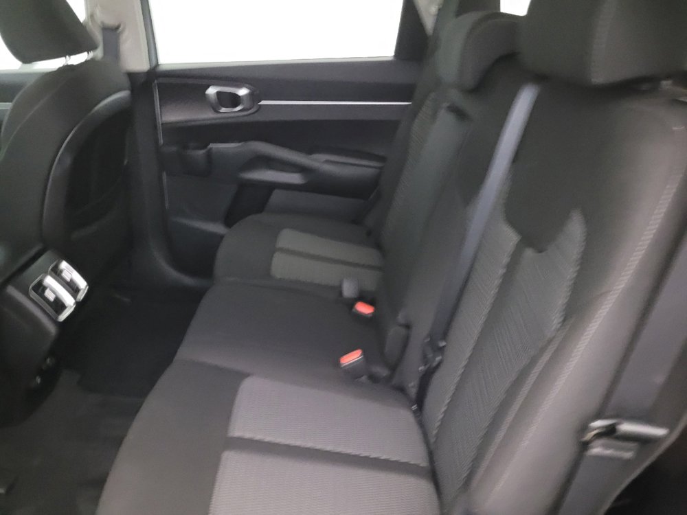 Used 2022 Kia Sorento LX image 18
