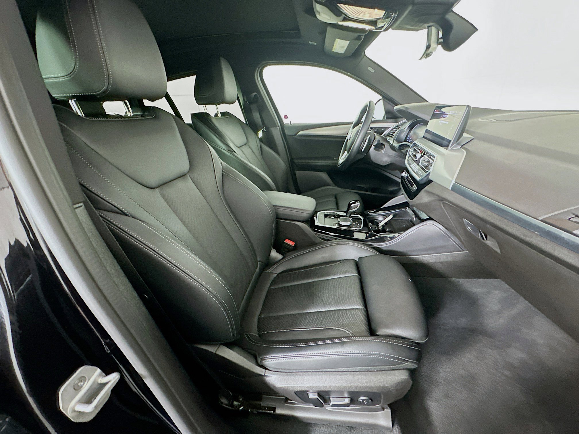 Used 2025 BMW X4 xDrive30i w/ Premium Package image 33