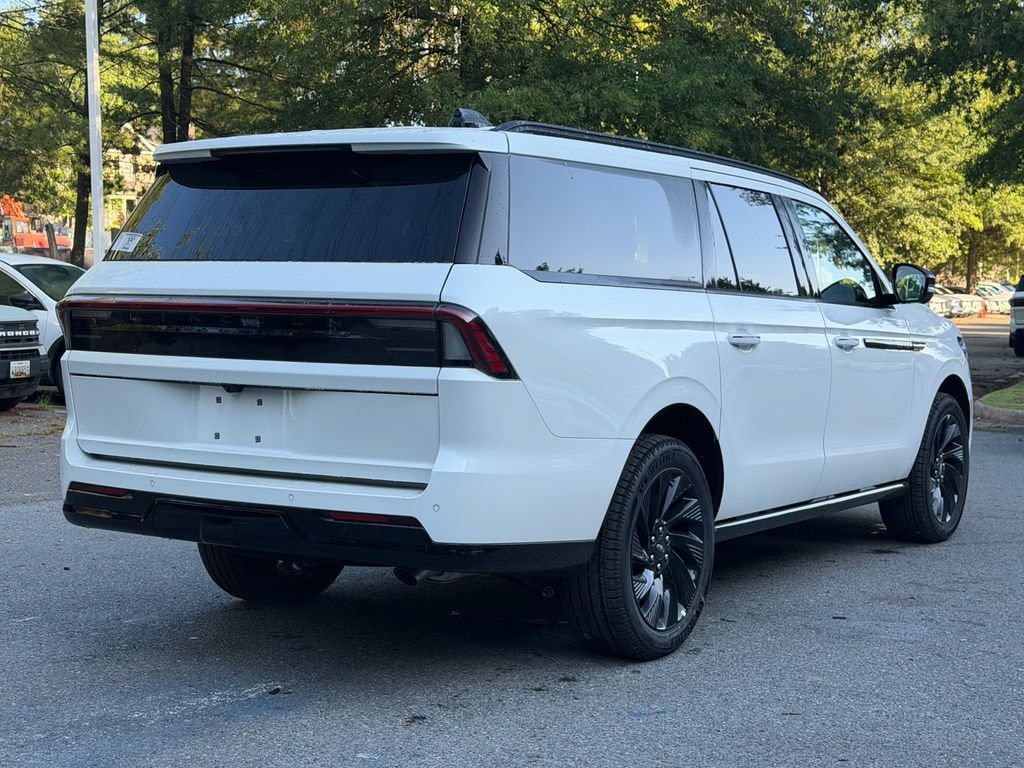 New 2027 Lincoln Navigator L Reserve w/ Jet Appearance Package AWD/4WD image 5