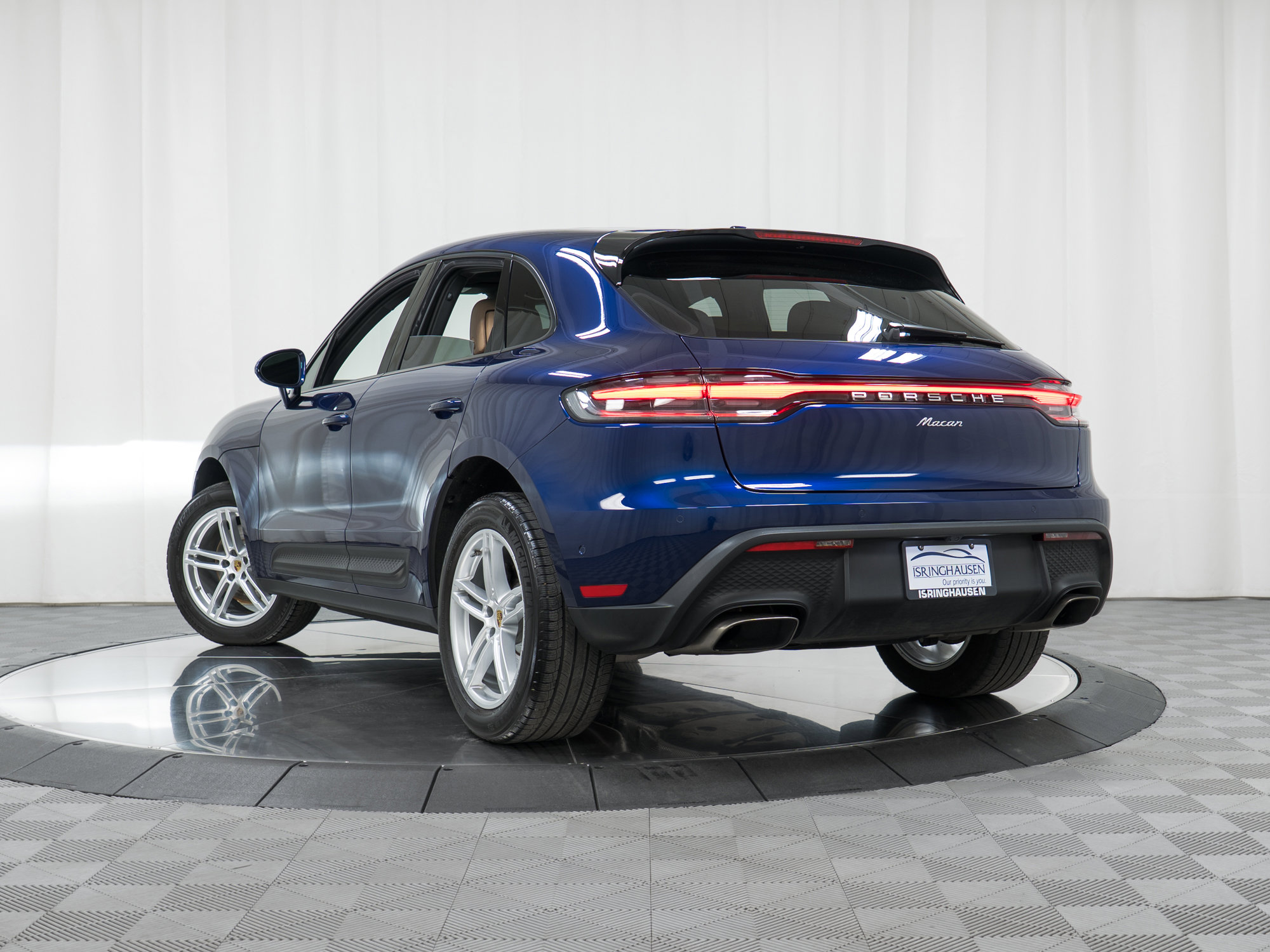 Certified 2022 Porsche Macan image 33