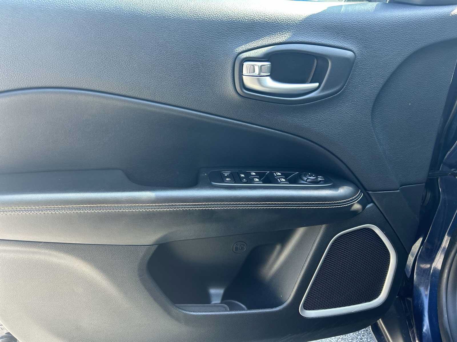 Used 2019 Jeep Compass Latitude w/ Popular Equipment Group AWD/4WD image 12