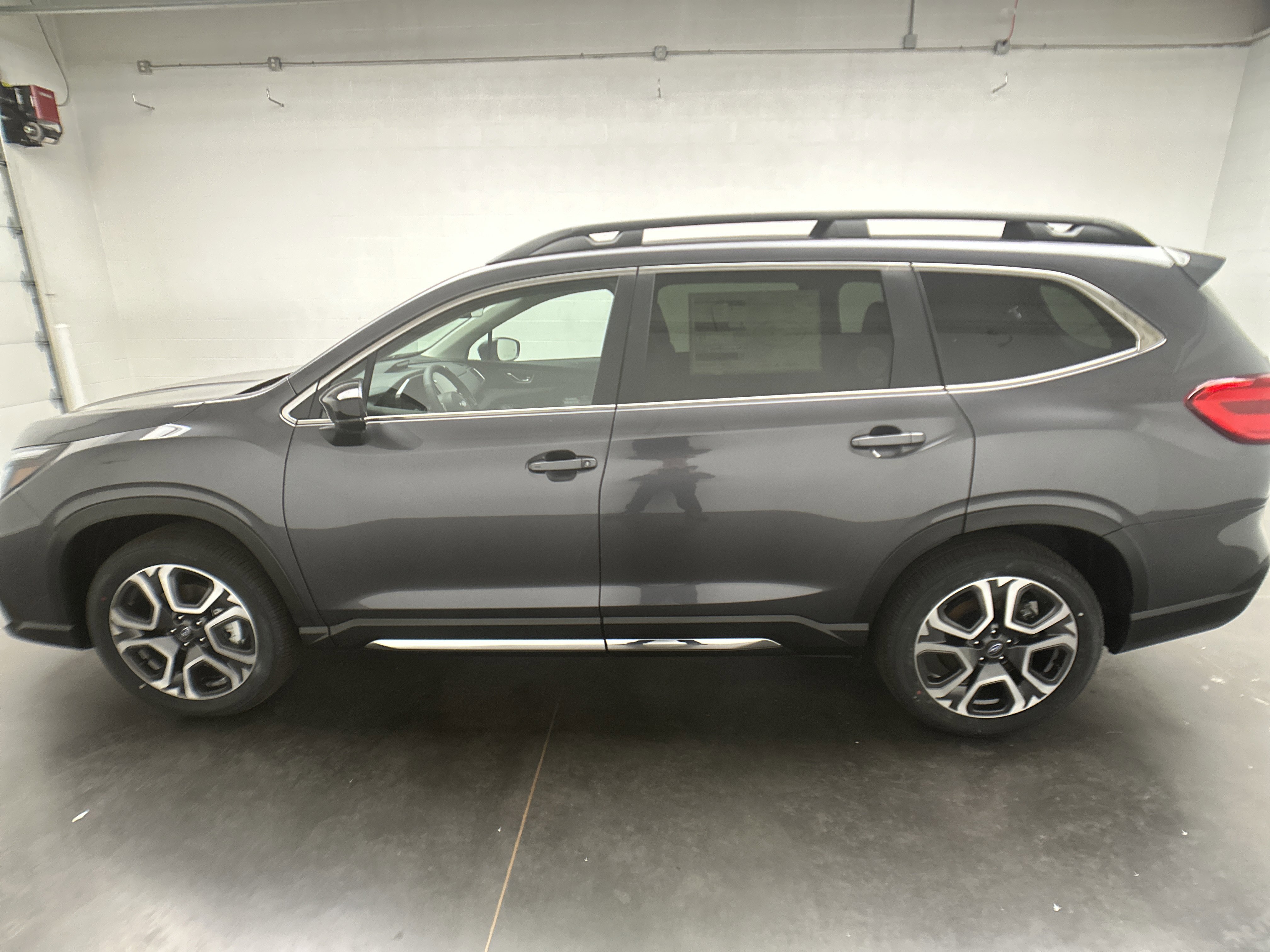 New 2025 Subaru Ascent Limited w/ Popular Package #2 image 6