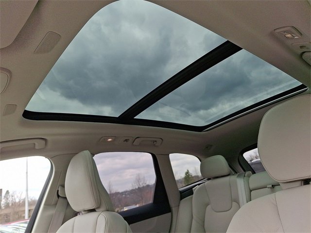 Used 2025 Volvo XC60 B5 Plus w/ Protection Package Premier image 14