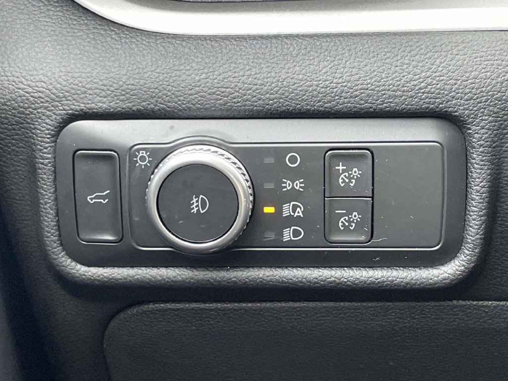 Used 2022 Ford Explorer XLT w/ Equipment Group 202A RWD image 30