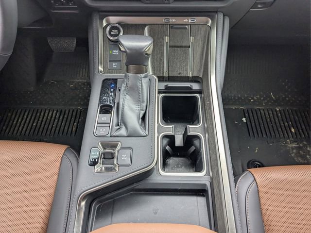 Used 2024 Lexus GX 550 w/ Accessory Package (31) AWD/4WD image 23