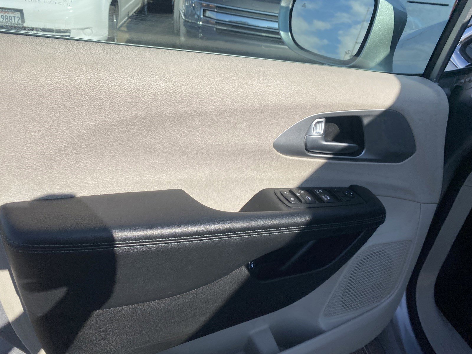 Used 2017 Chrysler Pacifica Platinum image 10