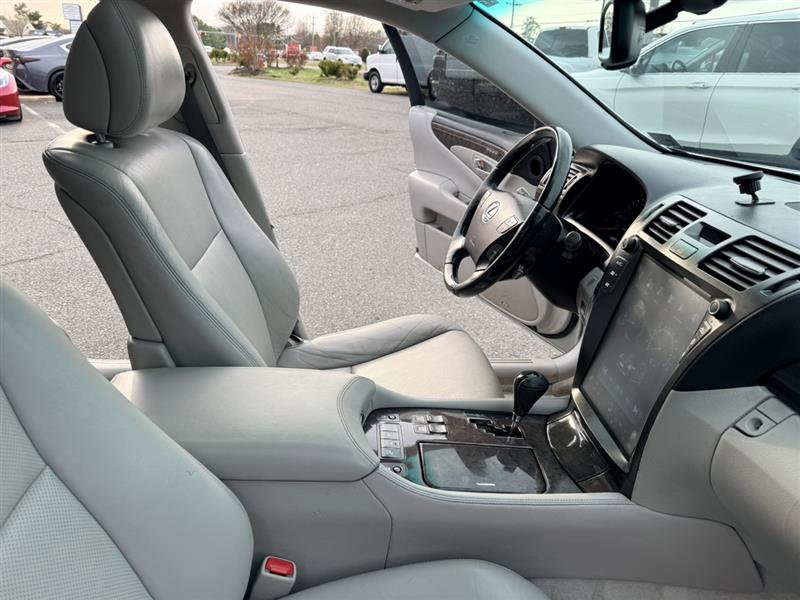 Used 2011 Lexus LS 460 AWD w/ Comfort Plus Pkg image 14