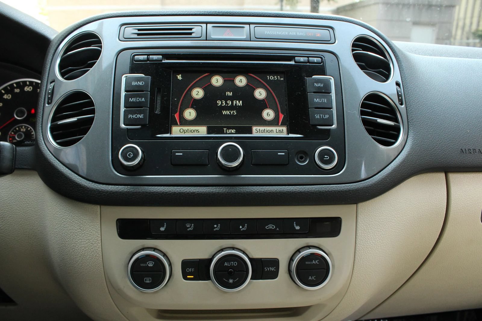 Used 2013 Volkswagen Tiguan SEL FWD image 43
