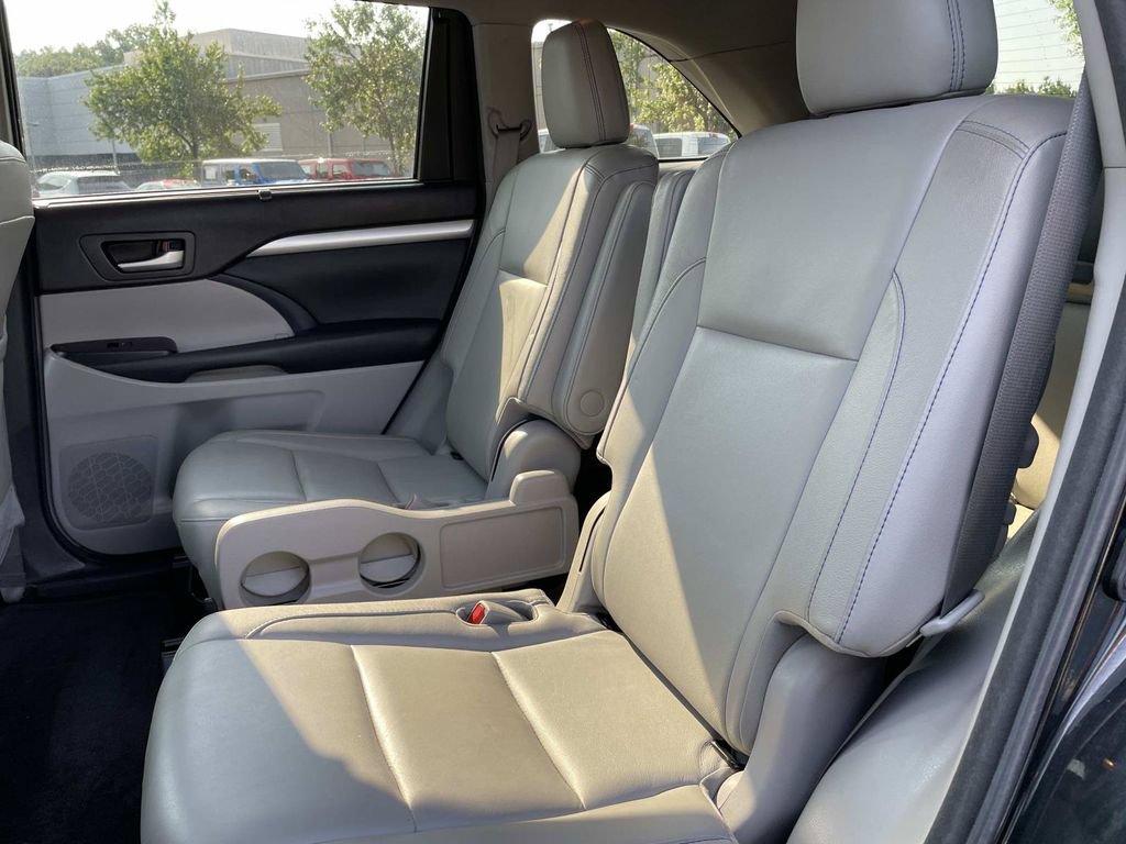 Used 2018 Toyota Highlander XLE FWD image 15