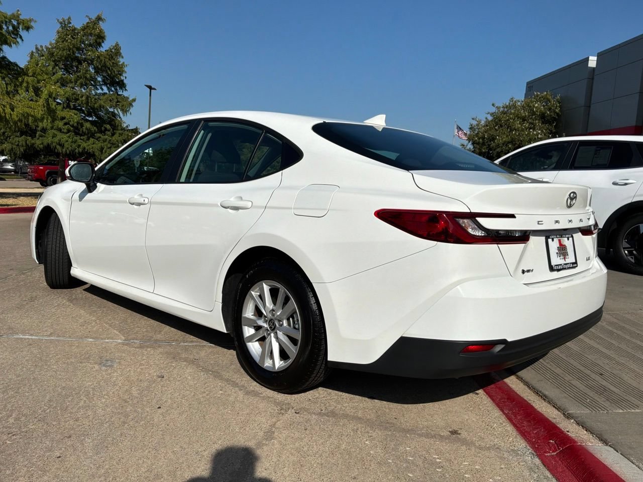 Used 2025 Toyota Camry LE FWD image 8