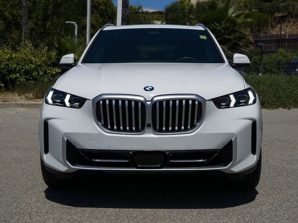 Used 2024 BMW X5 xDrive40i w/ Premium Package AWD/4WD image 3
