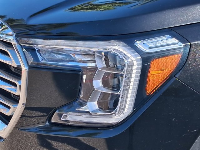 Used 2023 GMC Terrain SLT AWD/4WD image 7