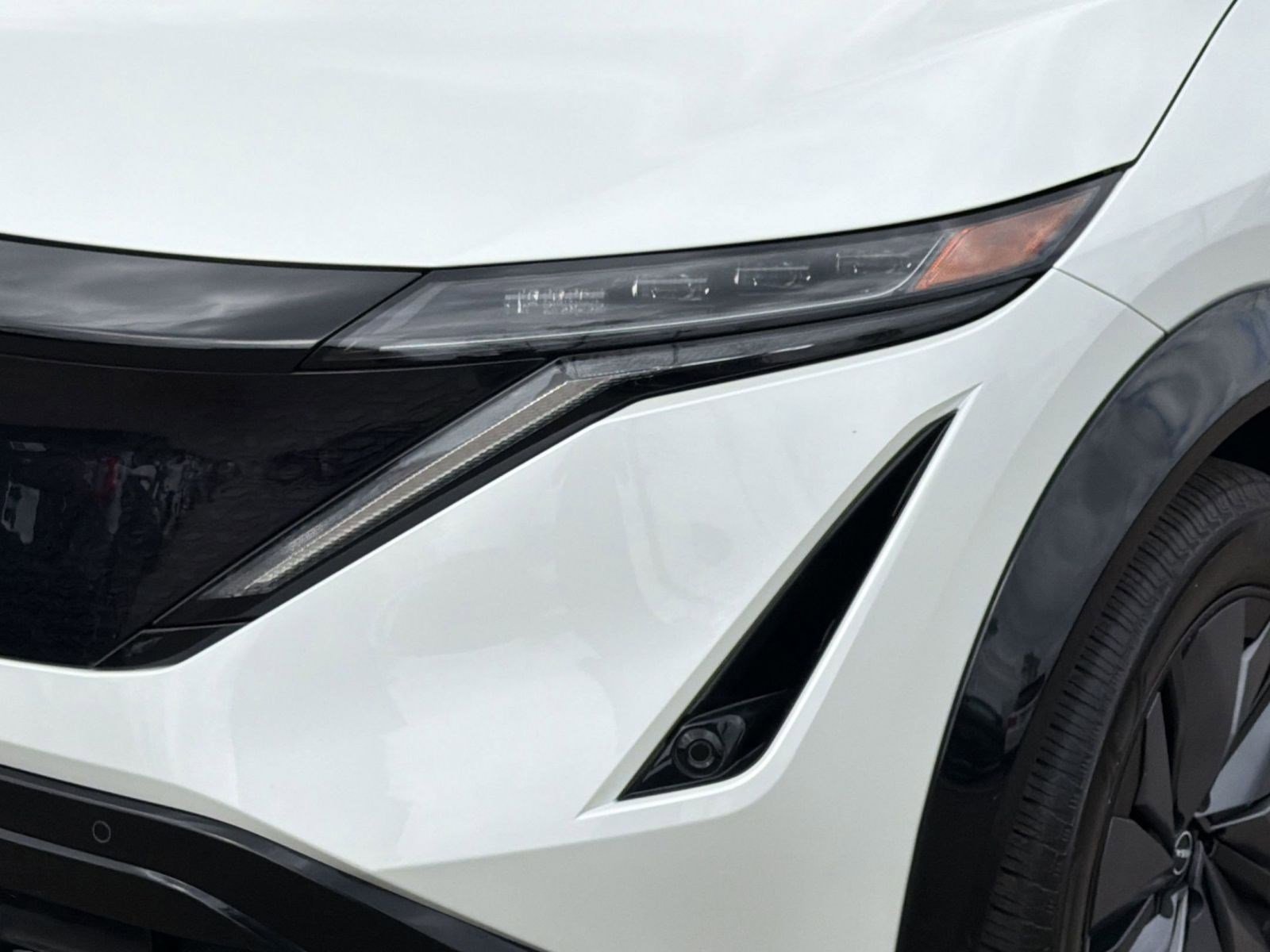 Used 2023 Nissan Ariya AWD image 11