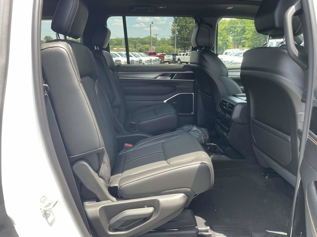 New 2026 Jeep Grand Wagoneer 4WD image 18