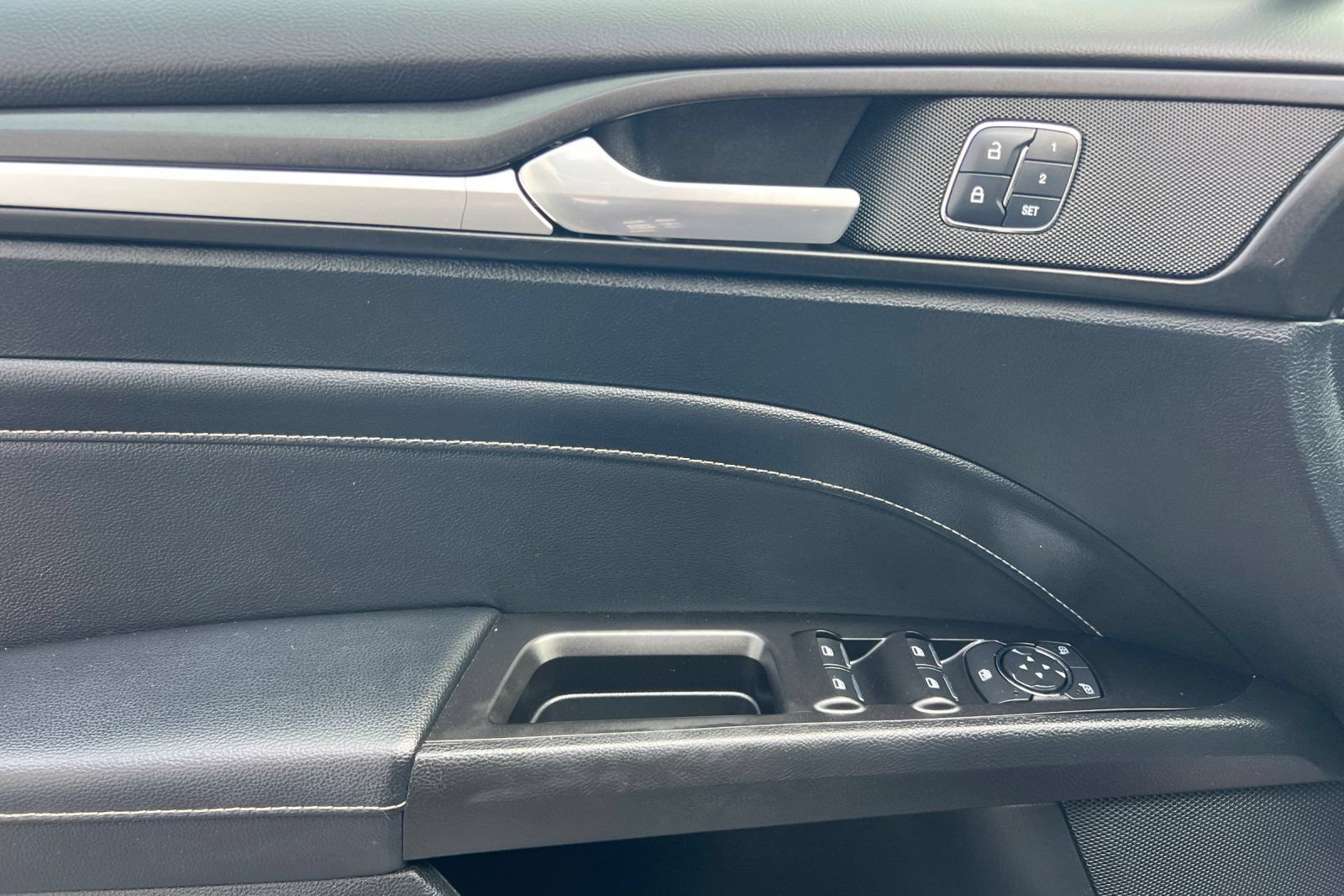 Used 2017 Ford Fusion Titanium AWD/4WD image 11