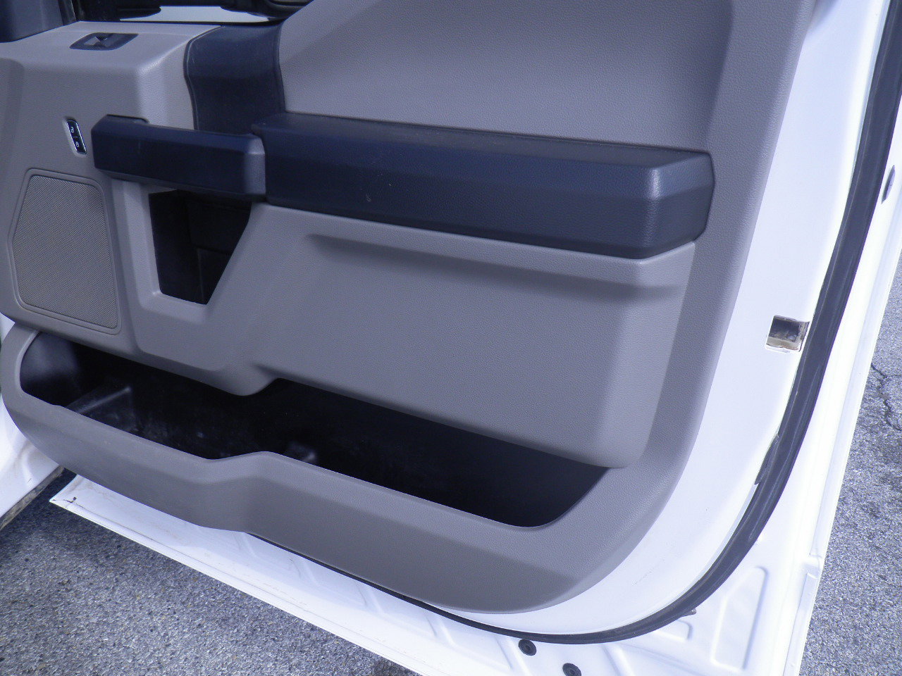 Used 2022 Ford F350 XL w/ Power Equipment Group image 24