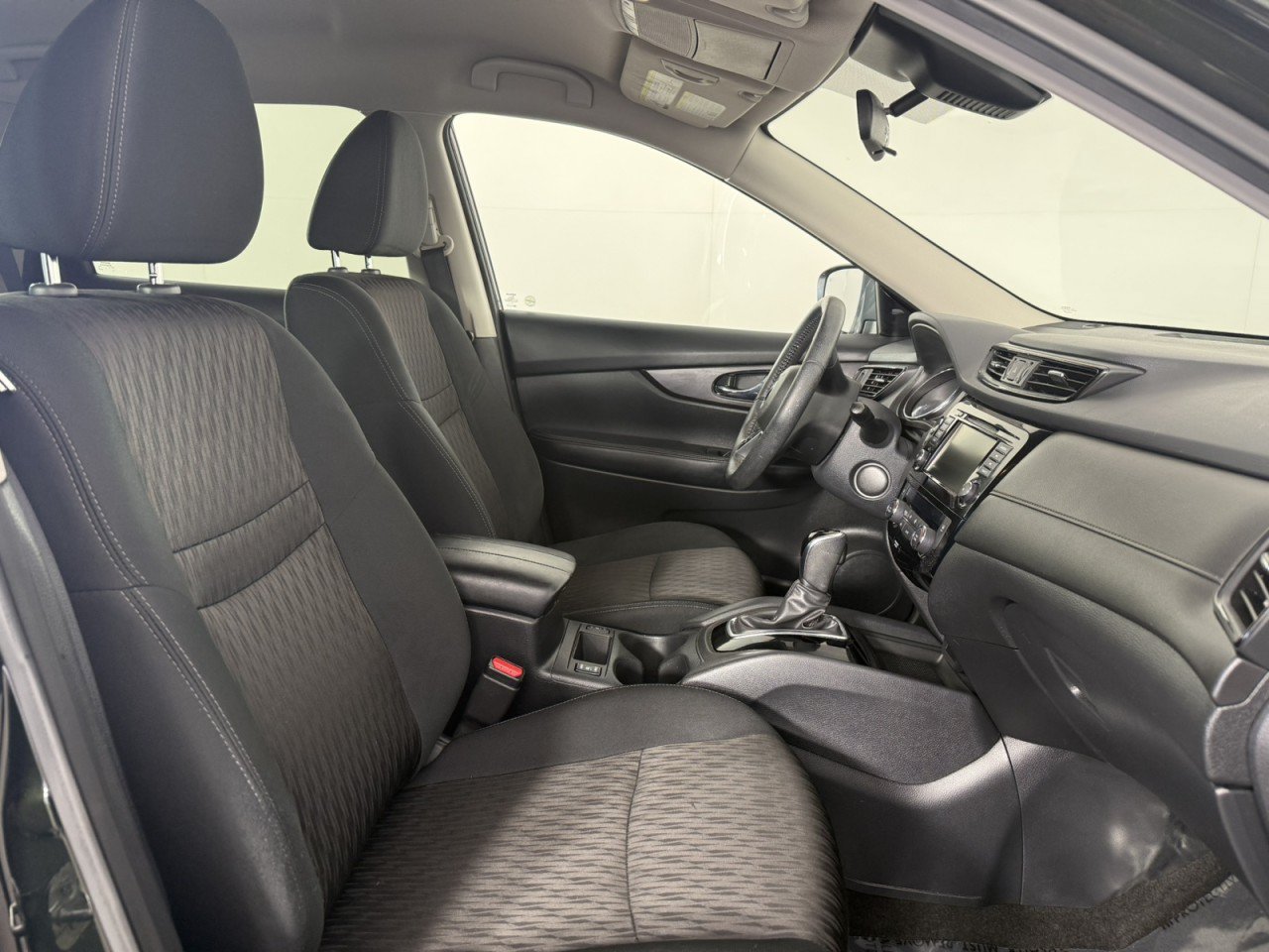 Used 2020 Nissan Rogue SV AWD/4WD image 10