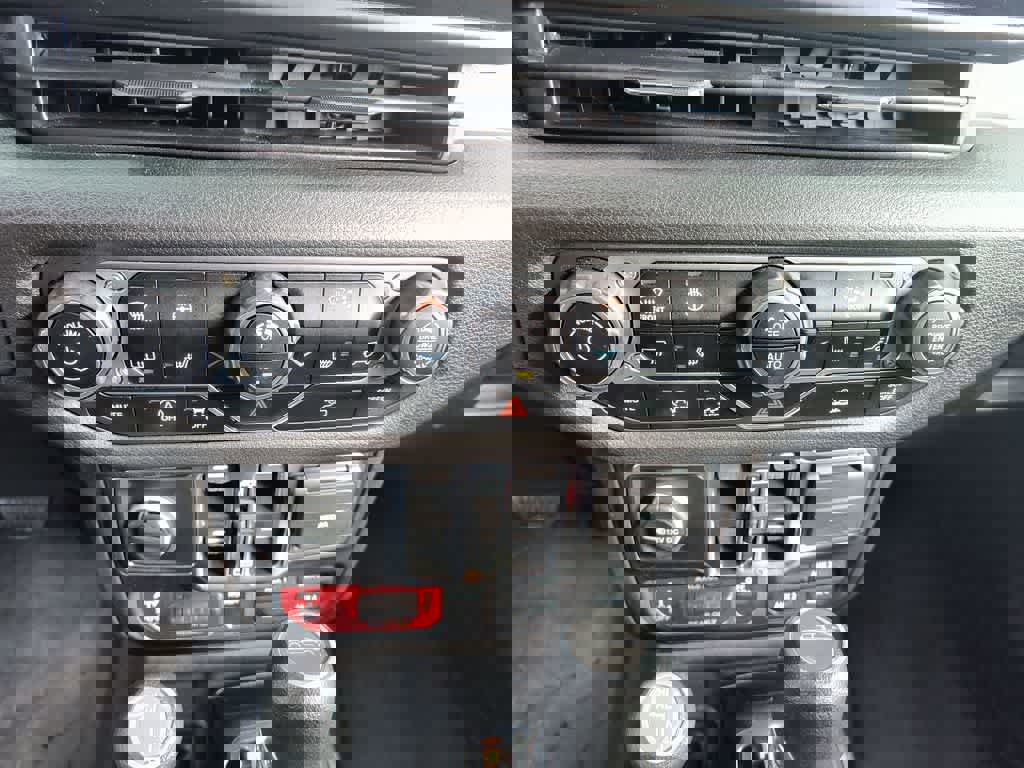 Used 2024 Jeep Gladiator Sport image 18