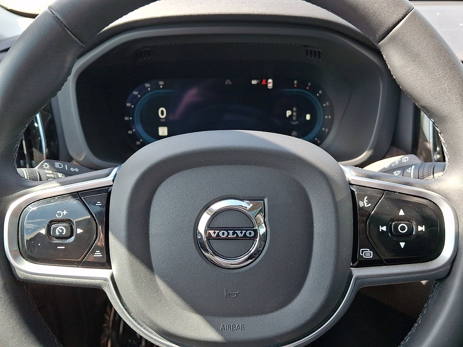 Used 2023 Volvo XC60 B5 Plus AWD/4WD image 20